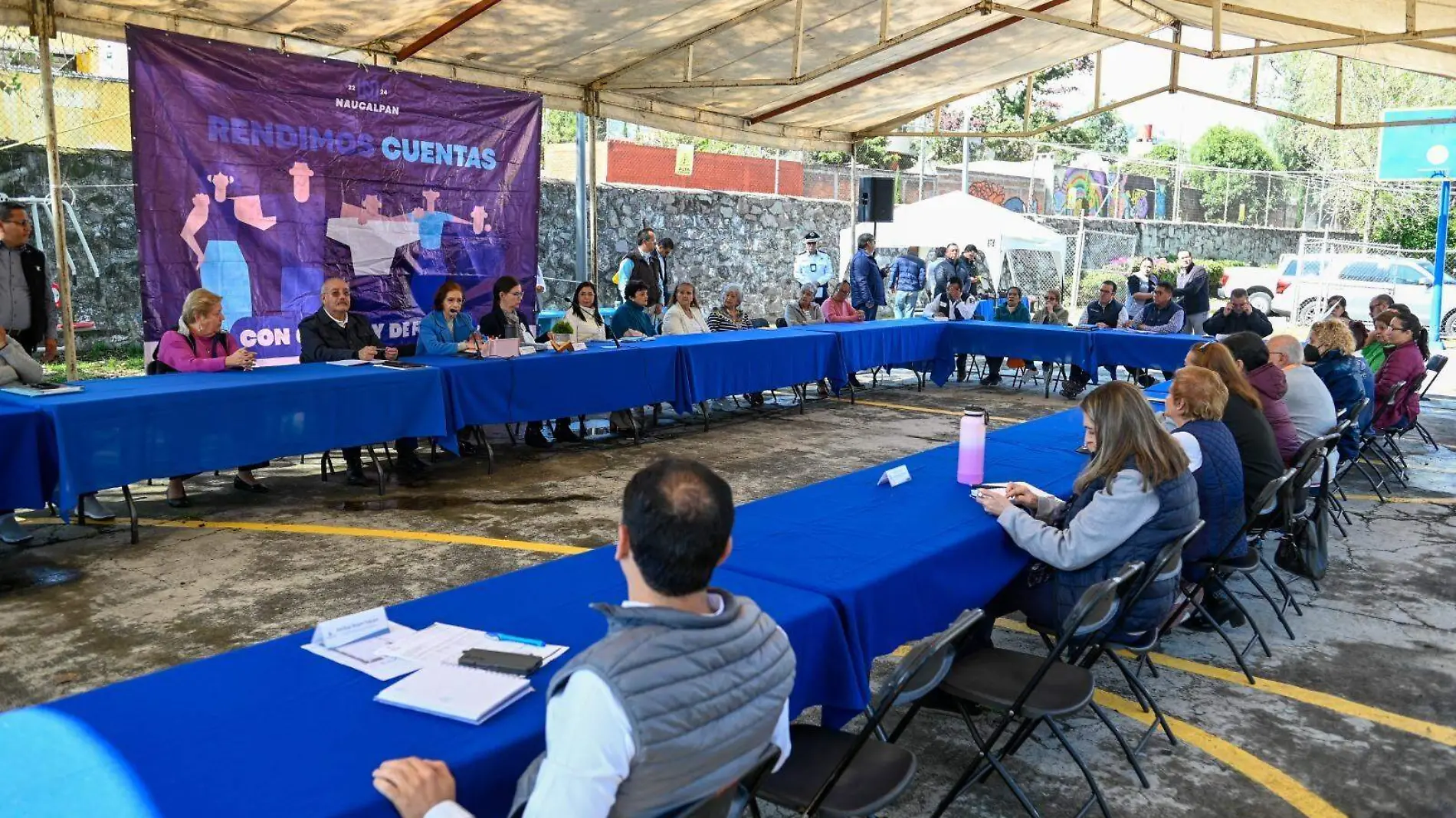 Reclaman vecinos ante alcaldesa de Naucalpan el deterioro de vialidades